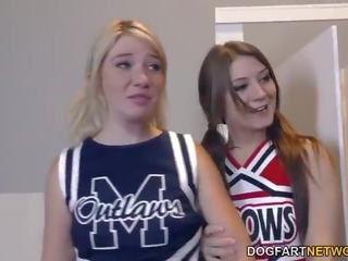 Cheerleader jojo kuss und zelda morrison versuche bbc