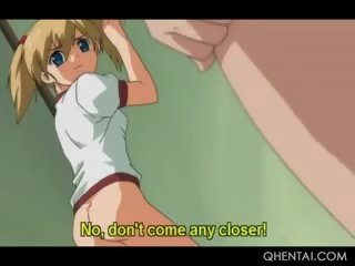 Desagradable hermano embistiendo su poco hermana en un hentai película