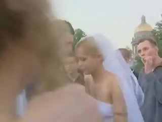 عروس في جمهور اللعنة التالى شيء حق بعد زفاف