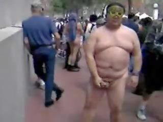 Fat Asian lad Jerking On The Street vid