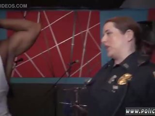 Лесбіянка поліція офіцер і angell літо поліція груповий секс сировина шоу