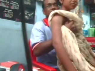 Indický desi miláček v prdeli podle soused strýc uvnitř obchod